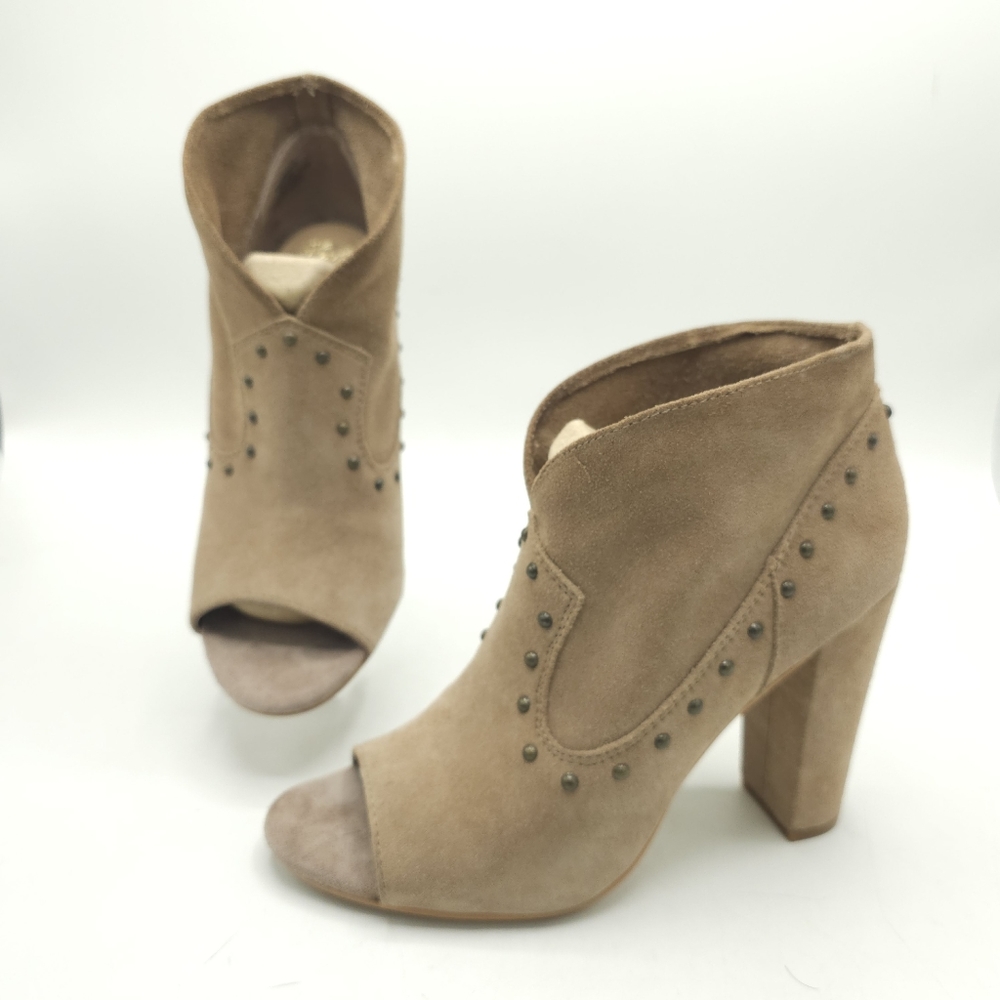Vince Camuto Tan Leather Slip On Ankle Boots Size 8M Peep Toe 4” Heel Corianne